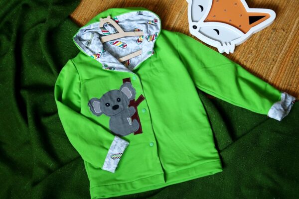 bluza-dwustronna-zielona-koala-116 (2) Bluza dwustronna z koalą (116 cm)