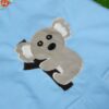sukienka-niebeiska-koala-116 (4) Błękitna sukienka dwustronna z koalą (116 cm)