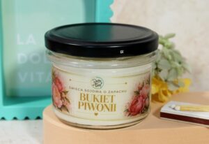 Bukiet piwonii // Świeczka
